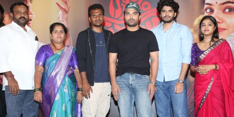 ‘కాగితం పడవలు’ చాలా ప్యాషన్తో తీసిన సినిమా. నా వంతుగా వెయ్యి టికెట్లు కొంటాను -విశ్వక్ సేన్